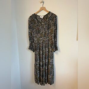 Midi length dress. Fluid fabric